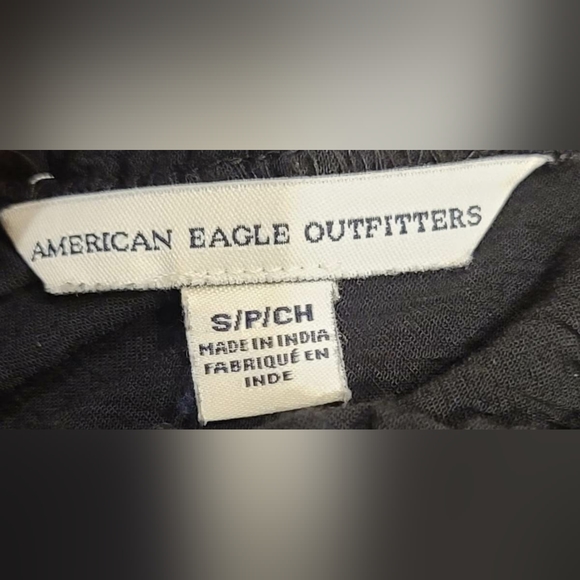 American Eagle set / black , crop and Shorts, embroidered , size small. - Picture 6 of 8